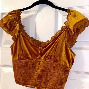 ~golden hour vibes~ ☀️💫🌟 Gorgeous Gold Lace Top!